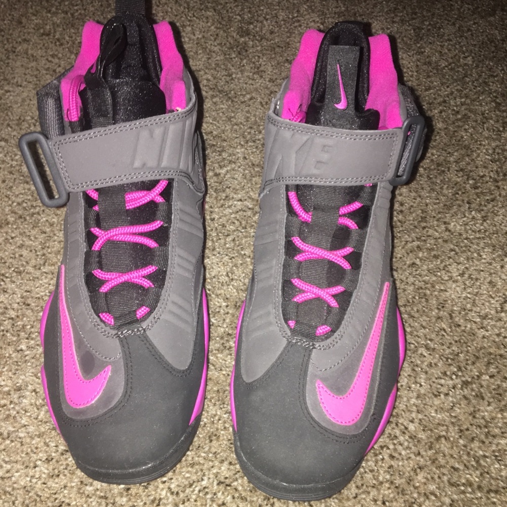 Nike Air Griffeys Size 6.5Y (Boys)